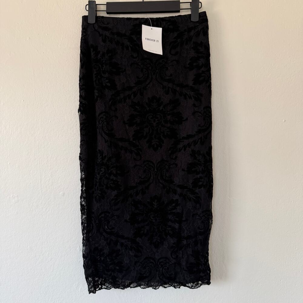 Y2K NWT Midi pencil skirt with velvet details